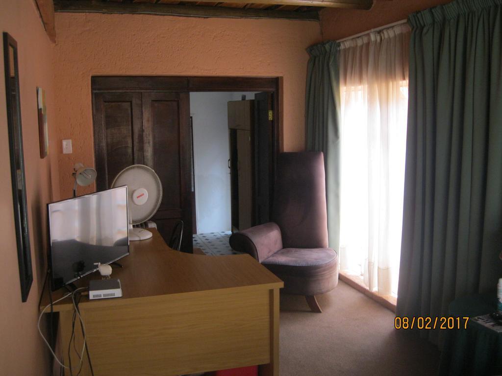 Treetops & Treats Guest House พริทอเรีย ภายนอก รูปภาพ