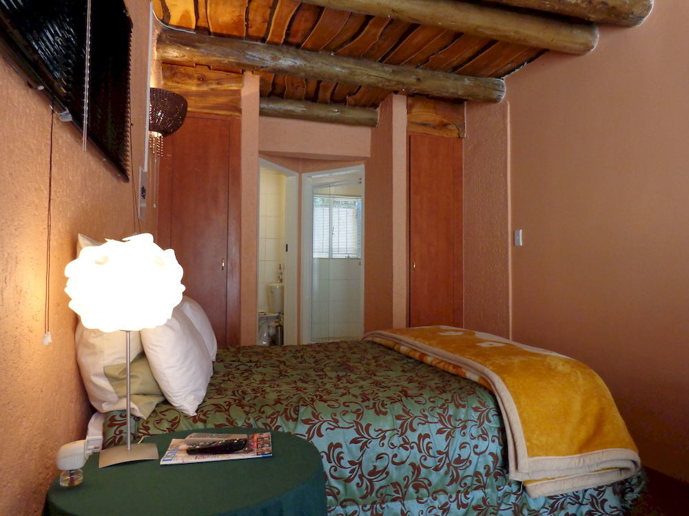 Treetops & Treats Guest House พริทอเรีย ภายนอก รูปภาพ
